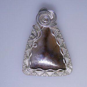 Agate pendant with silver wire wrap design NWOT
